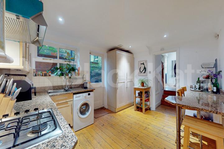 Spacious garden flat on bordering Clapham and Brixton. Ashmere Grove, Clapham / Brixton